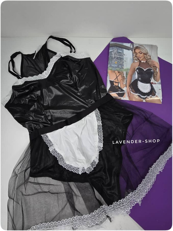 نمای جلو کاستوم خدمتکاری مشکی با پیشبند سفید