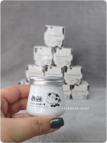 کرم آبرسان شیر مناسب پوست خشک و دهیدراته