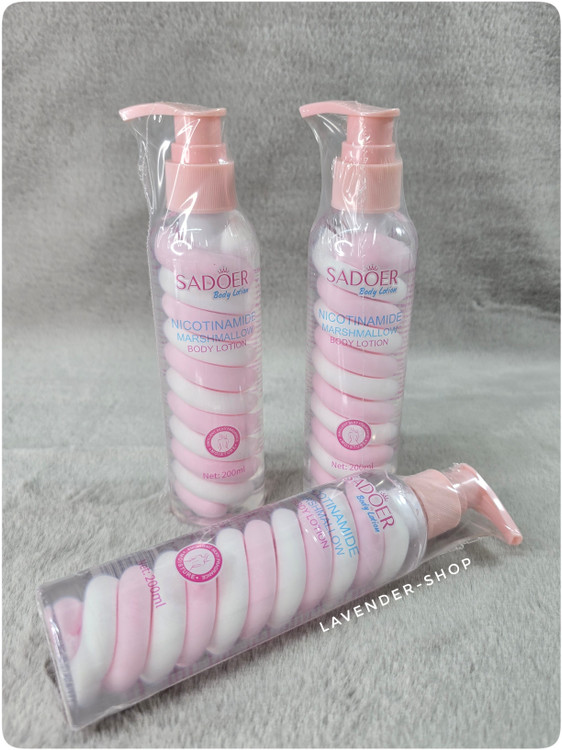 نمای نزدیک از لوسیون بدن سادور طرح مارشمالو با جذب سریع و مرطوبکنندگی بالا