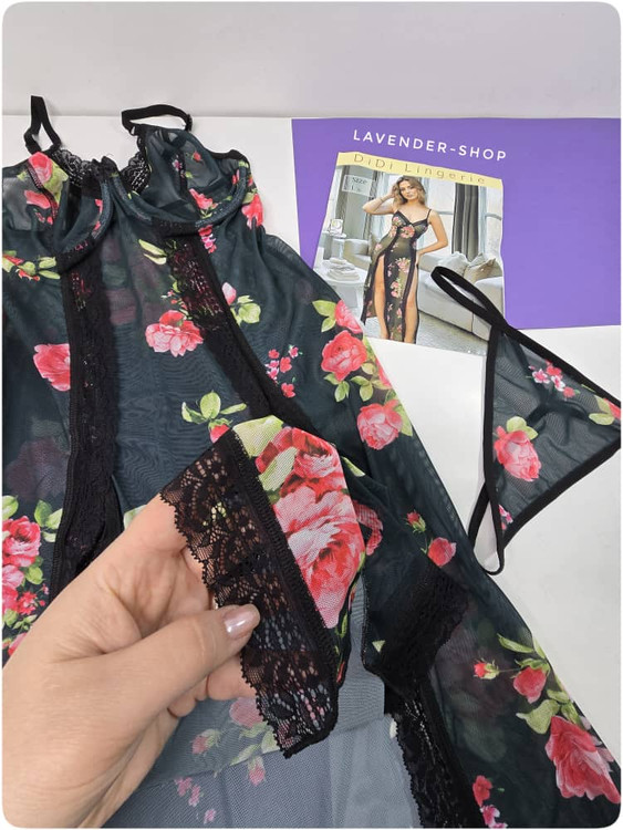 جزئیات تور و دانتل لباس خواب زنانه مشکی با گل سرخ