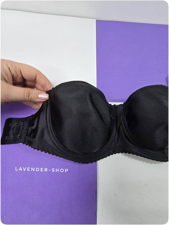 سوتین دکلته مشکی مناسب لباس روشن