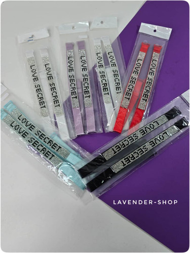 نمای نزدیک نگین های بند سوتین لاو سکرت