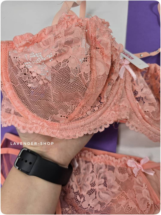 ست سوتین و شورت توری با طراحی ظریف