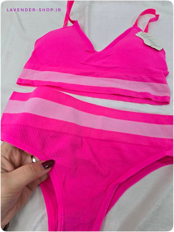 نمای نزدیک شورت ست نیم تنه و شورت کبریتی